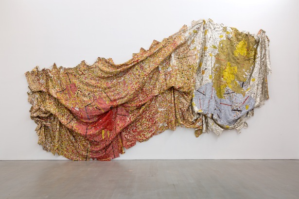 El Anatsui, Gravity and Grace, 2010. Aluminum and copper wire, 174 x 396 inches. Installation at the Bass Museum of Art. Courtesy of the artist and Jack Shainman Gallery, New York. Photo by Silvia Ros. Courtesy of the Bass Museum of Art.