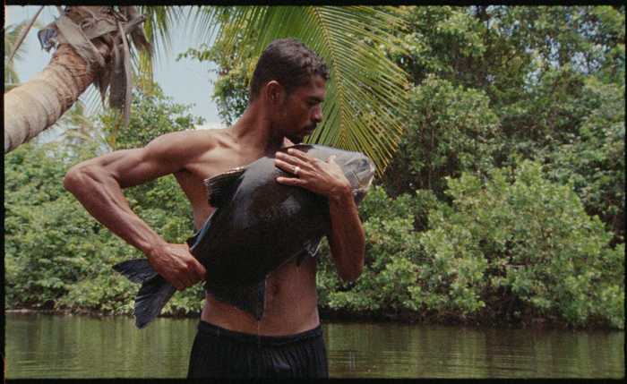 Jonathas de Andrade, O Peixe (The Fish), 2016. 16 mm film transferred to 2K, 37 minutes. Courtesy of the artist. 