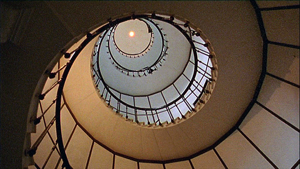 Zineb Sedira, capture vidéo de La Montée…, 2:59 minutes, Lighthouse in the Sea of Time, 2011. 