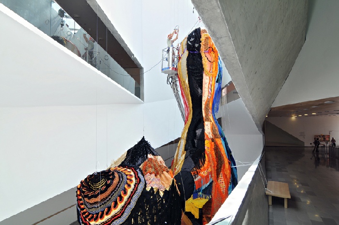 Joana Vasconcelos, Lusitana, 2013, Handmade woolen crochet, felt appliqués, fabrics, ornaments, polyester, steel cables, 1500 x 1600 x 2000 cm. Collection of the artist / Courtesy Galerie Nathalie Obadia, Paris/Brussels. Technical drawing of the installation.