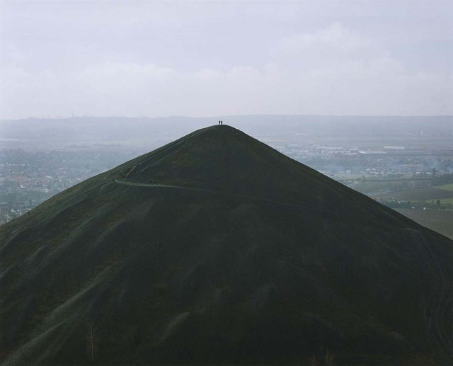 Hatakeyama Naoya, Terril #02607, 2009. Loose-en-Gohelle. © Hatakeyama Naoya.