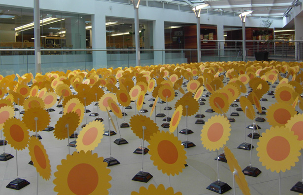 Alexandre Dang, Field of Turning Sunflowers, European Commission (Berlaymont Building – Brussels), 18–28 June 2012. © www.alexandredang.com. Courtesy www.solarsolidarity.org.