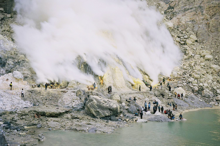 Kawah Ijen Volcano, Biau (Jawa Timur), Indonesia, 2016. © Armin Linke