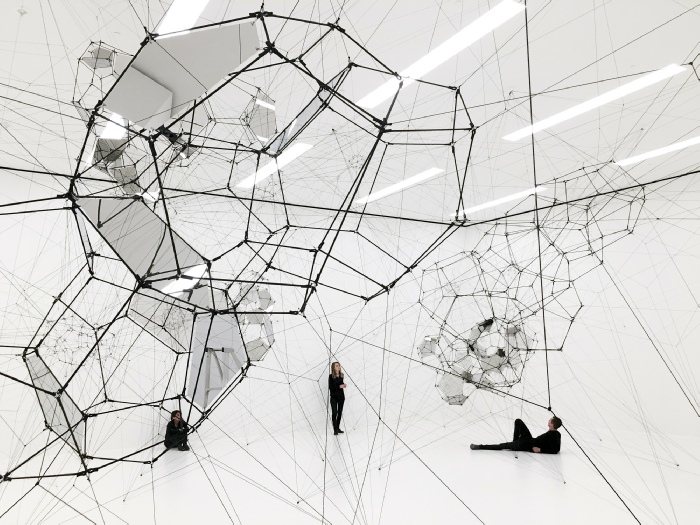 View of Tomás Saraceno, Stillness in Motion—Cloud Cities, San Francisco Museum of Modern Art (SFMOMA), 2016. Courtesy the artist; Tanya Bonakdar Gallery, New York; Pinksummer contemporary art, Genoa; Andersen's Contemporary, Copenhagen; Esther Schipper, Berlin. Photo: Tomás Saraceno, 2016.