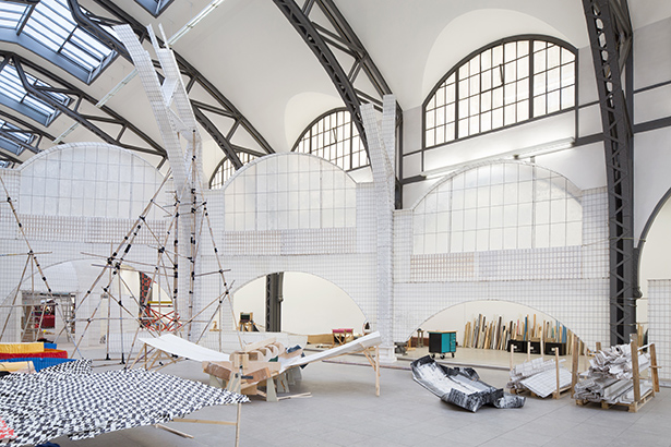 Michael Beutler, Moby Dick, 2015. View of installation during setup at Hamburger Bahnhof – Museum für Gegenwart – Berlin. © Staatliche Museen zu Berlin, Nationalgalerie / Thomas Bruns.