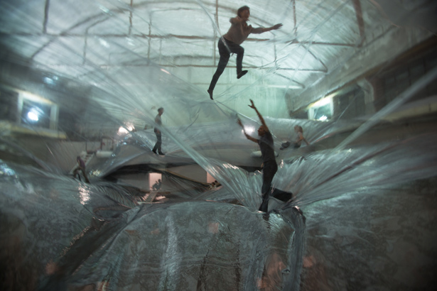 Tomás Saraceno, On Space Time Foam, 2012. Installation view, HangarBicocca, Milan. Photo: Alessandro Coco. Courtesy Fondazione HangarBicocca, Milan.