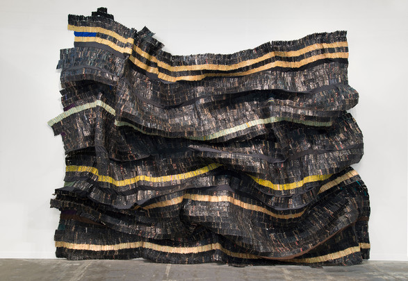 El Anatsui, Adinkra Sasa (detail), 2003. Fabric, aluminium and copper wire, 488 x 549 cm. Image courtesy of the artist and Jack Shainman Gallery, New York. © El Anatsui.