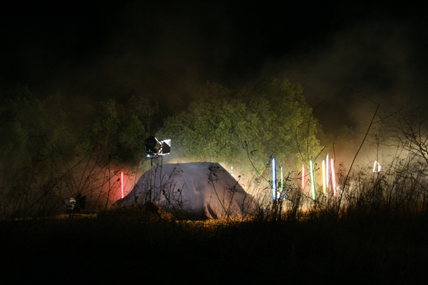 Apichatpong Weerasethakul, Unknow Forces (capture d’écran). Vidéo projection 4 canaux, 1:1.78, couleur, son, en thailandais et sous-titrage anglais, Courtoisie de Maichine Films, Thailande