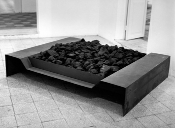 Jannis Kounellis, Untitled, 1967. Iron structure and coal, 28 x 155 x 125 cm. Courtesy of the artist and of Sprovieri, London.Photo: Claudio Abate. © Jannis Kounellis.