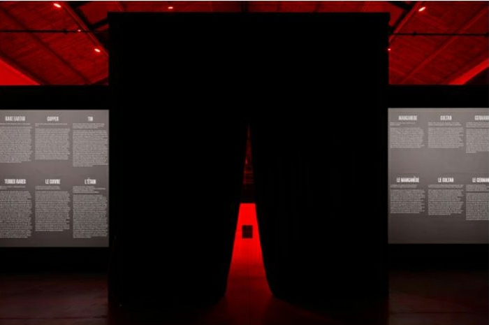 Vue de l’exposition Alfredo Jaar, La Fin du Monde, La >Patinoire Royale Bach, Bruxellles