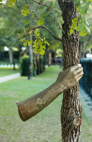 Giuseppe Penone, Continuerà a crescere tranne che in quel punto (It Will Continue to Grow Except at That Point), 1968. Bronze, 15 3/4 x 3 7/8 x 5 1/8 inches. Photo: Kevin Todora for the Nasher Sculpture Center.