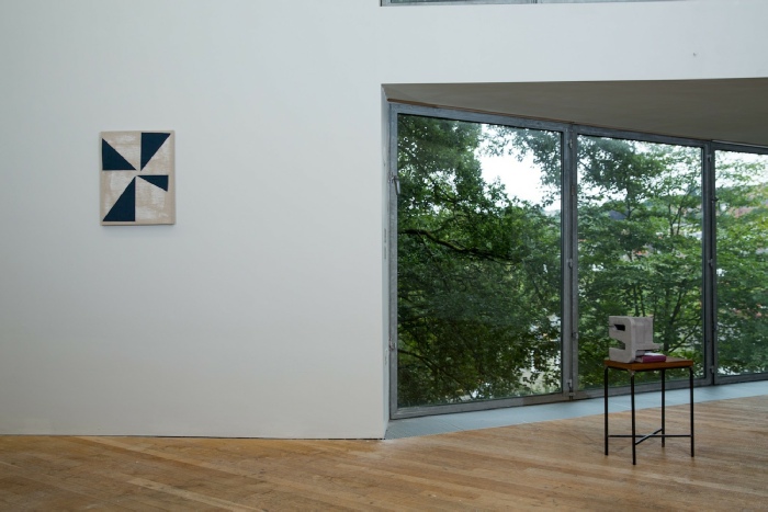 Brendan Earley, For a New Compass, 2016. Linen, jersey material, gesso. Brendan Earley, The Searchers (part two), 2016. Aluminium, blank bound books, mahogony, steel. Courtesy of the artist and mother's tankstation, Dublin. Photo: Tomas Tyner / UCC.