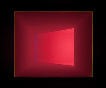 James Turrell, Acro Red, 1968. Light Projection, 157 x 244 x 56 cm. Courtoisie galerie Almine Rech
